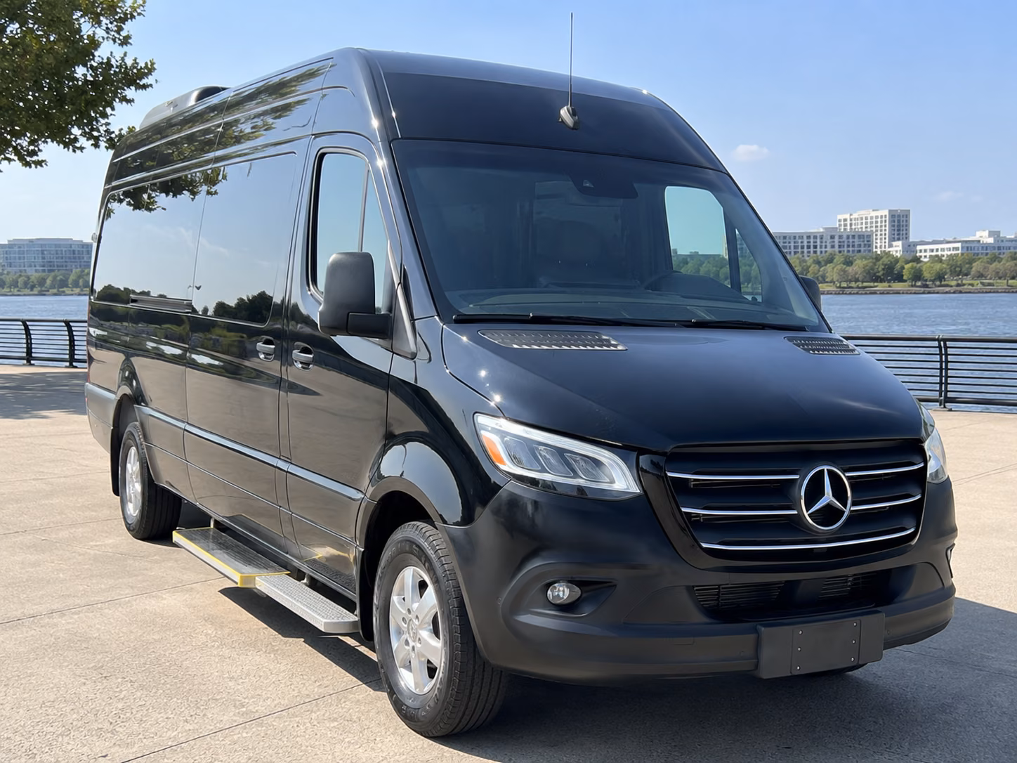 find and book transportation for your next airport transfer 2