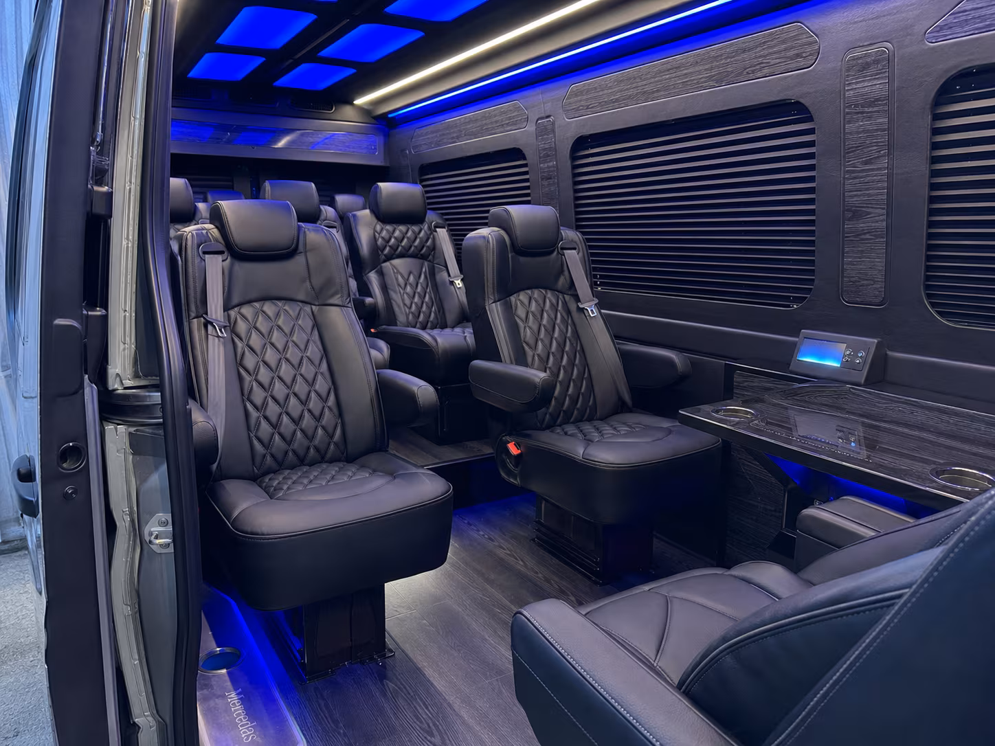 find and book transportation for your next convention or trade show 1